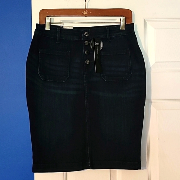Lee Dresses & Skirts - Denim skirt🤩